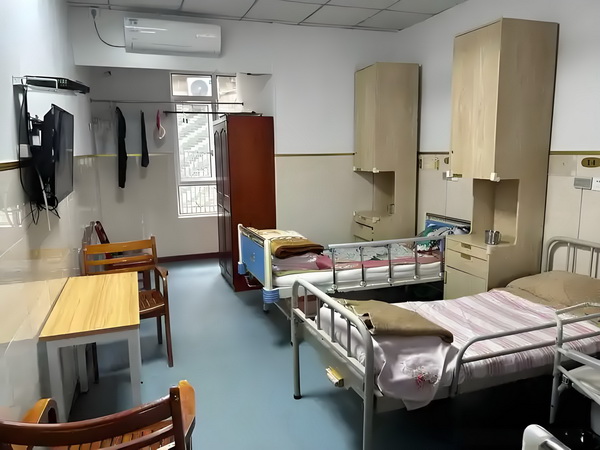 深圳落户 大学生_陕西商洛环境执法工作人员被围困攻击打人者被拘 一辆野猪撞上城际快车