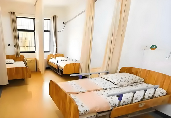 留学生深圳落户的条件_这个村主任被指是“土皇帝”上任前曾是监狱常客 被指是土皇表示王冲
